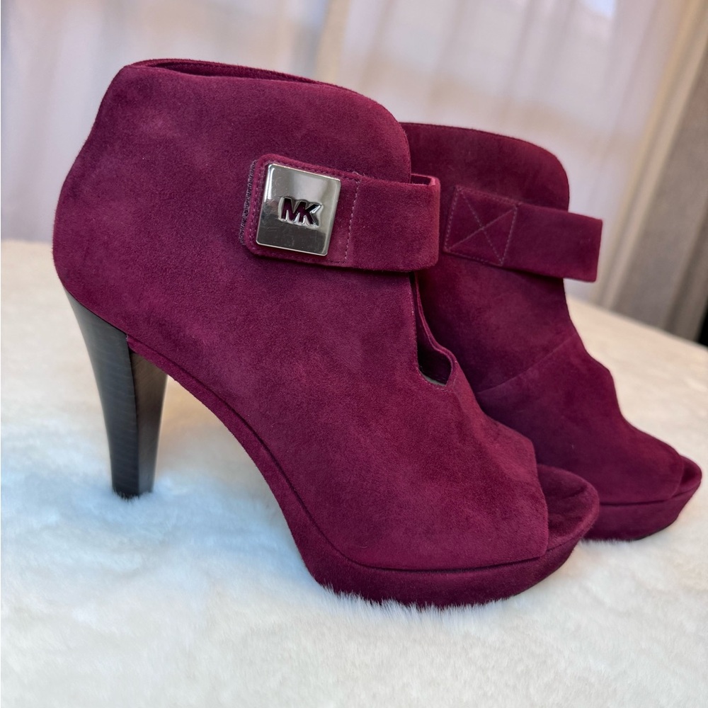 Michael Kors Devenport burgundy Suede Open Peep Toe Ankle Boot/Bootie
Silver MK